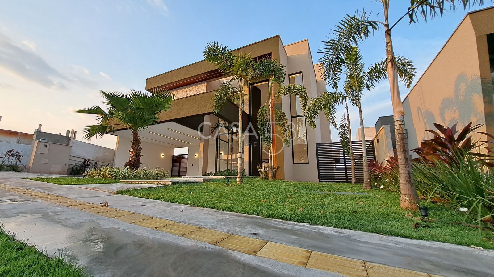 Sobrado 4 Suítes – 270m² Construídos – 470m² Terreno –Portal do Sol Golf Garden