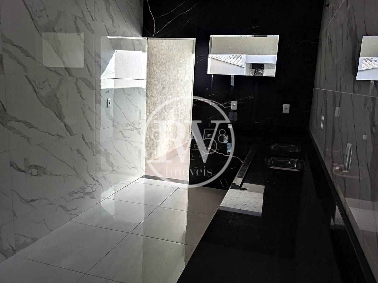 Casa Ampla com Sala Comercial – 3 Quartos + Espaço para Negócio – 170m²