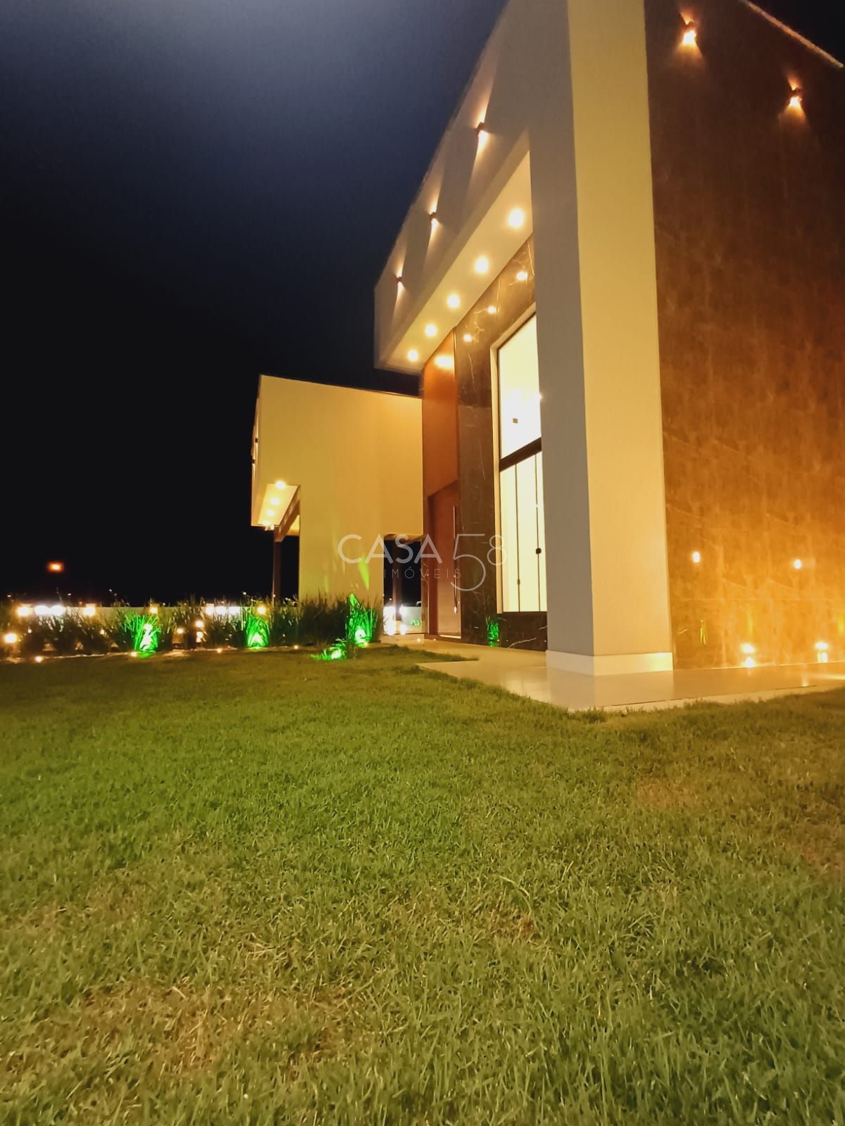 Casa Térrea de Alto Padrão – 3 Suítes | 15 km de Goiânia | 2.000 m² de terreno