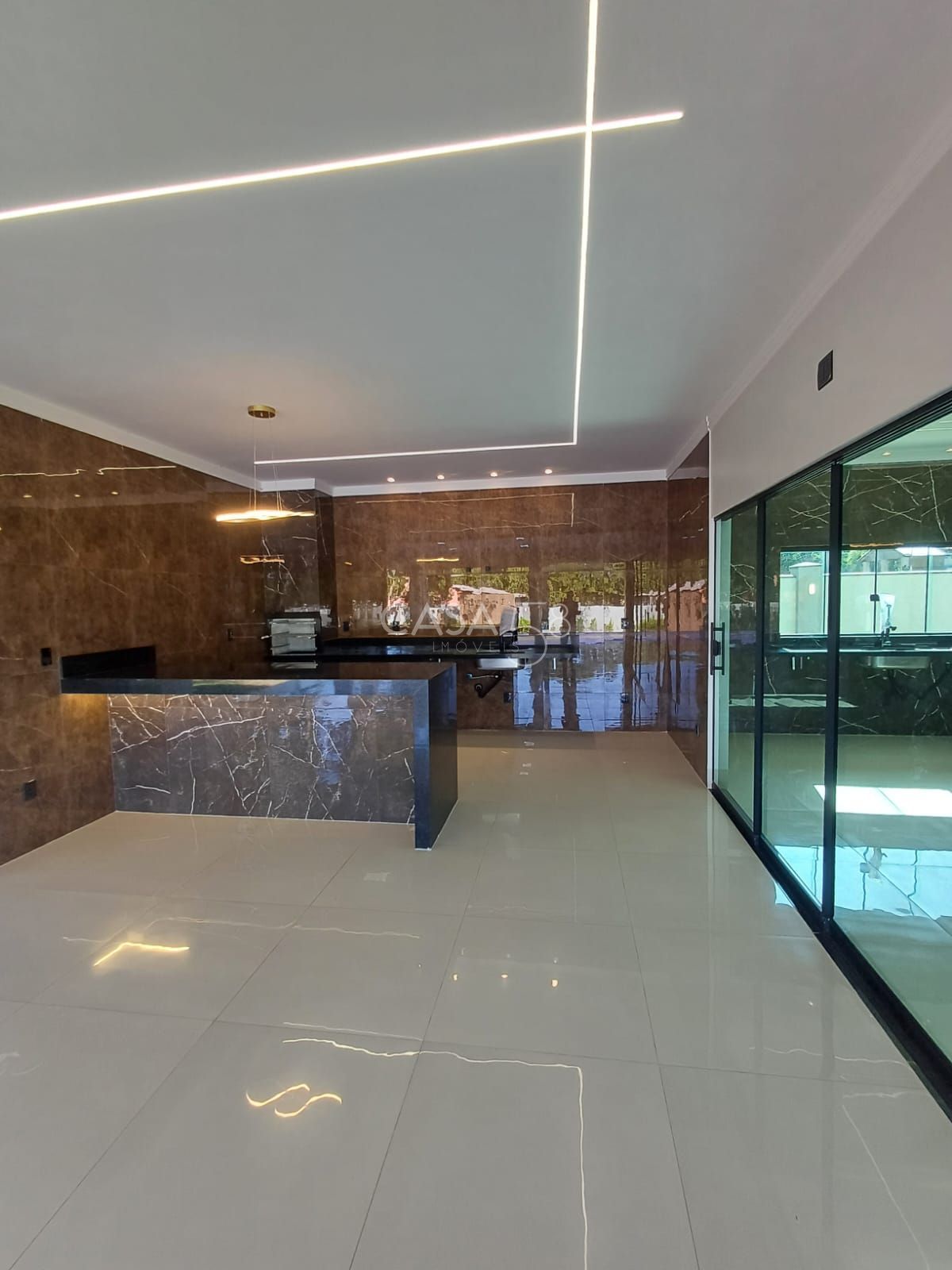 Casa Térrea de Alto Padrão – 3 Suítes | 15 km de Goiânia | 2.000 m² de terreno