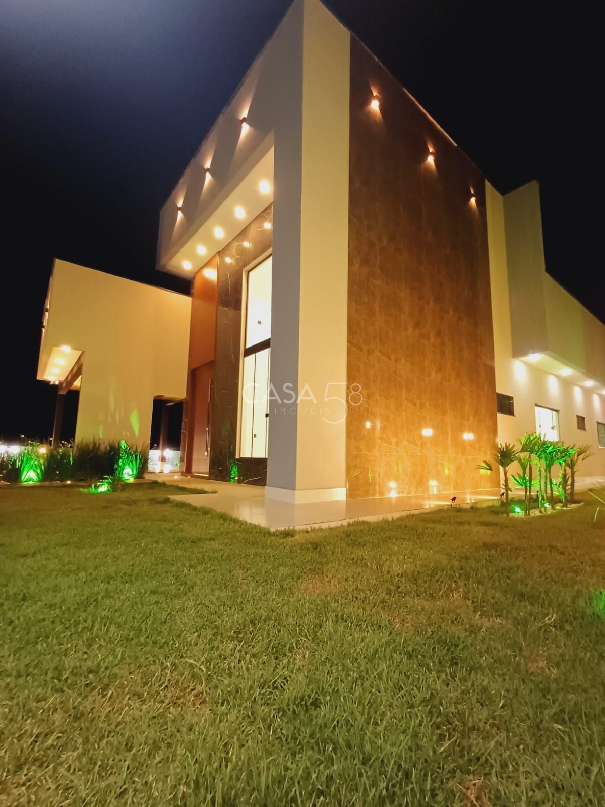 Casa Térrea de Alto Padrão – 3 Suítes | 15 km de Goiânia | 2.000 m² de terreno