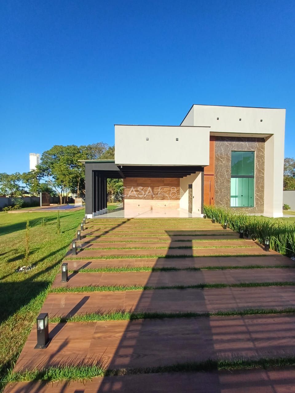 Casa Térrea de Alto Padrão – 3 Suítes | 15 km de Goiânia | 2.000 m² de terreno