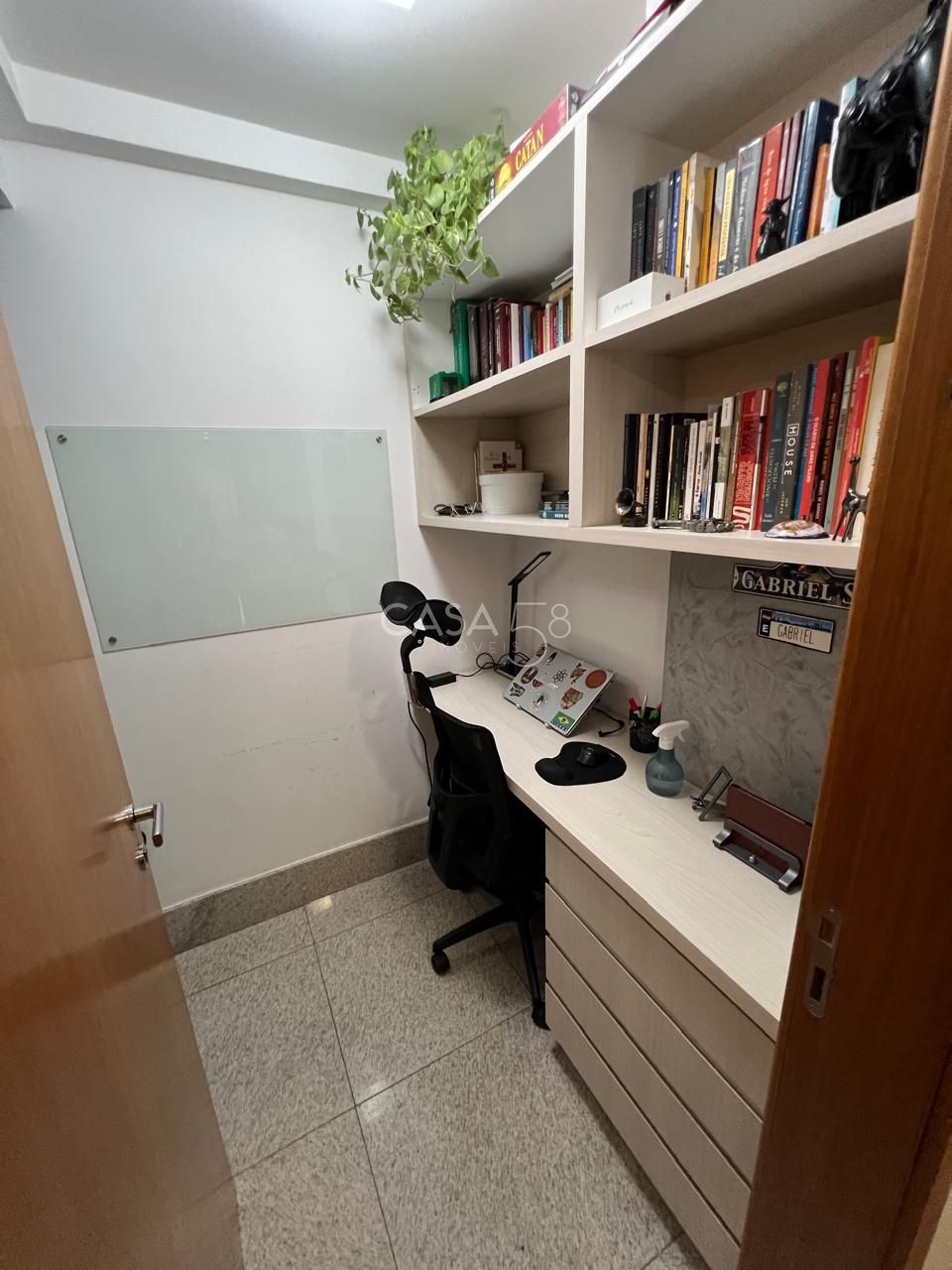 Apartamento Mobiliado no Residencial Gran Swiss – 4 Suítes – 3 Vagas, Escaninho