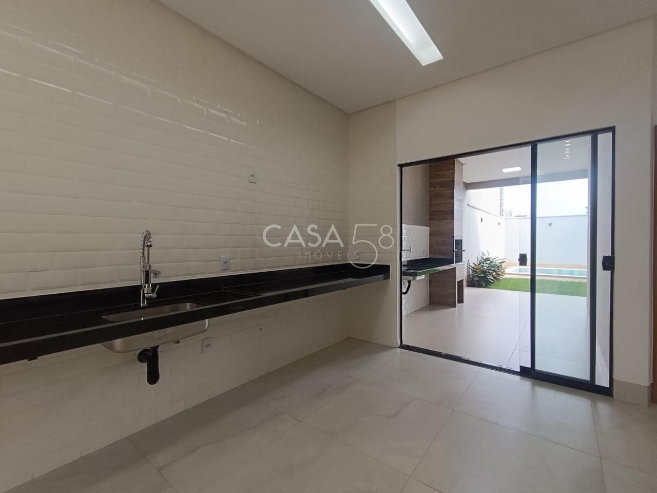 Casa Térrea Moderna com 3 Suítes, Piscina e Gourmet – 160m² Construídos