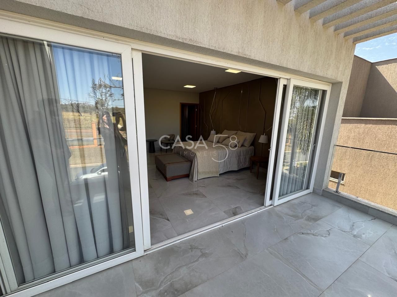 Sobrado de Luxo à Venda no Alphaville Araguaia - 5 suites - 2 lavabos - 403m²