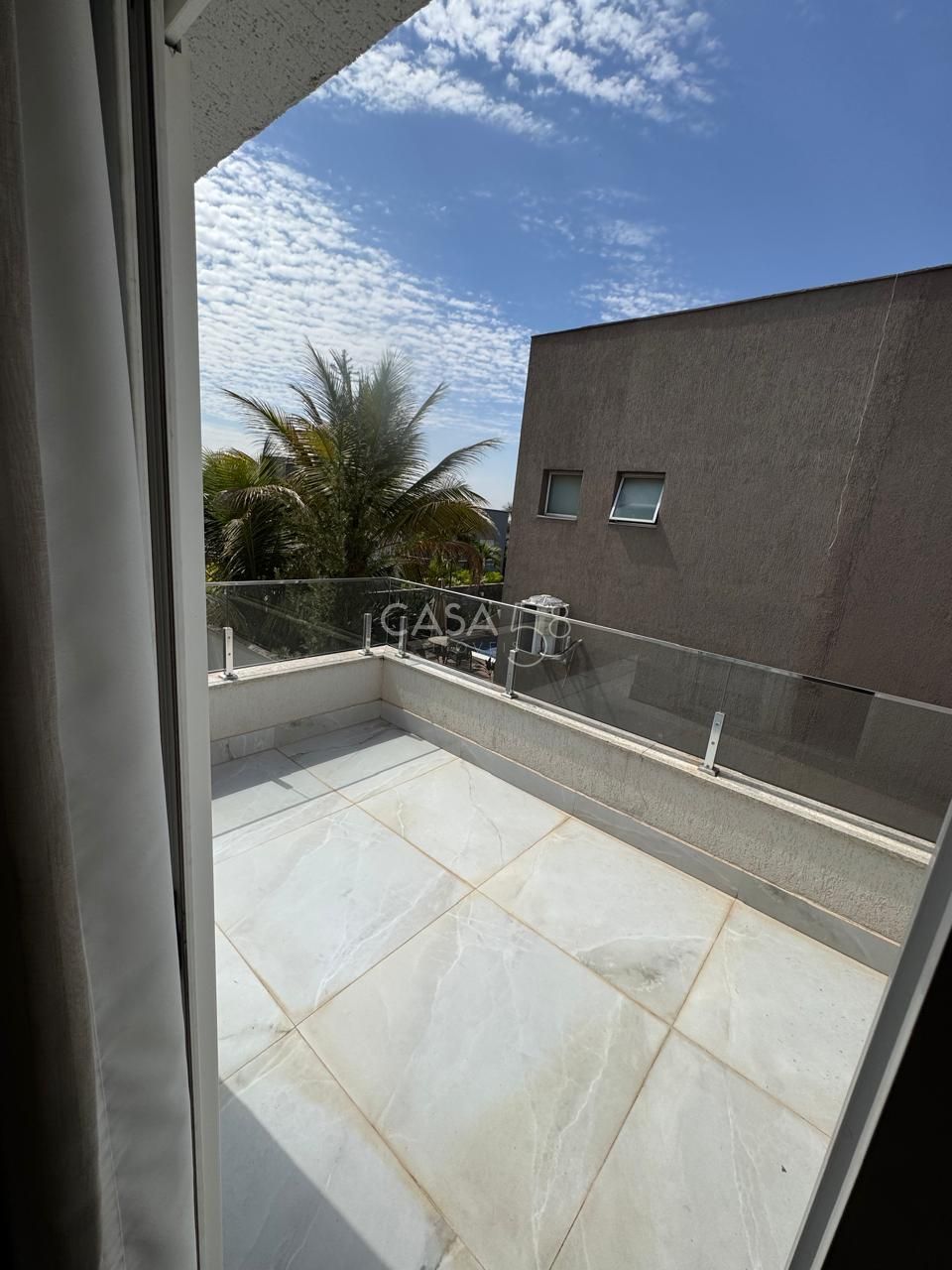 Sobrado de Luxo à Venda no Alphaville Araguaia - 5 suites - 2 lavabos - 403m²