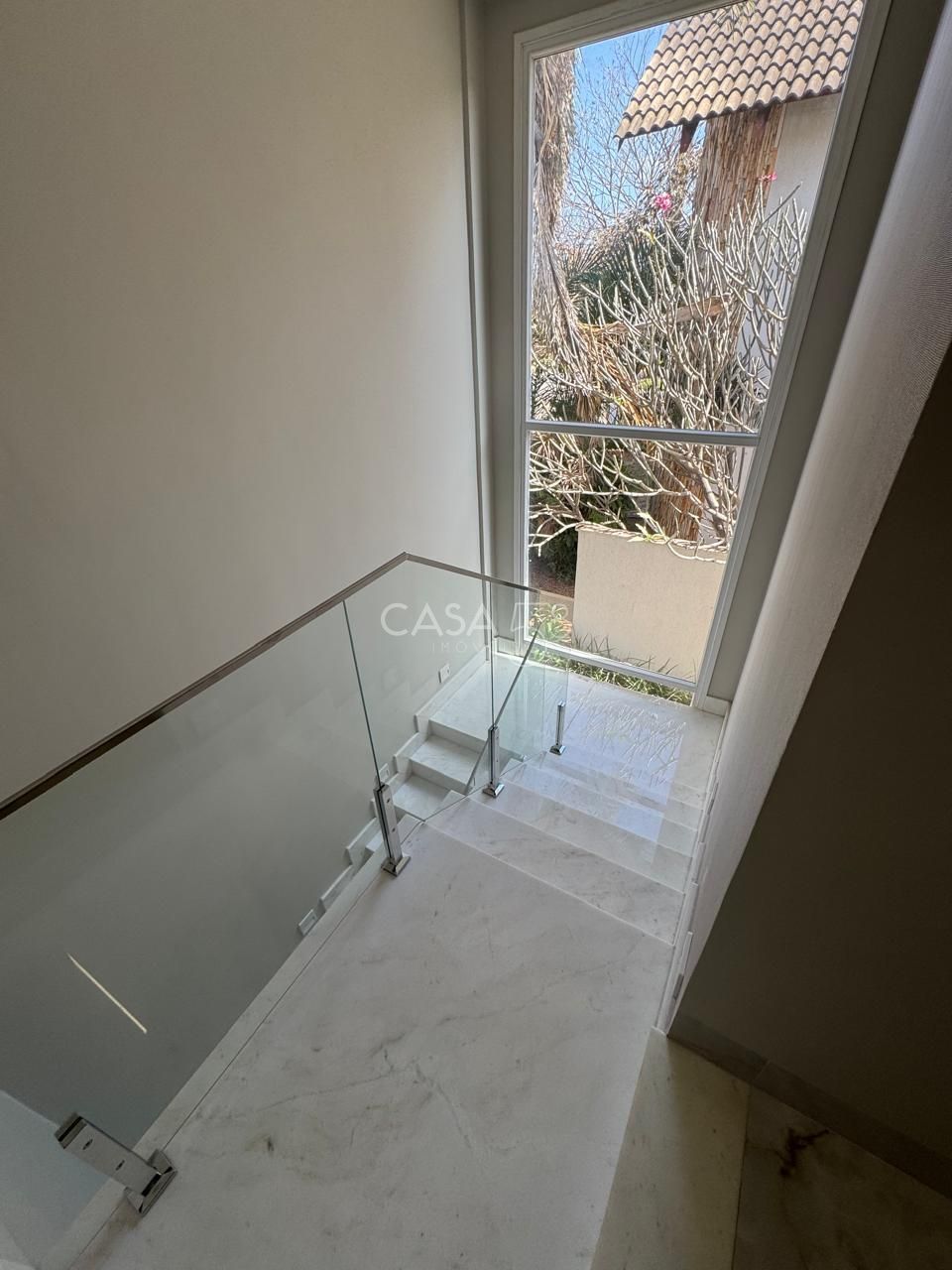 Sobrado de Luxo à Venda no Alphaville Araguaia - 5 suites - 2 lavabos - 403m²