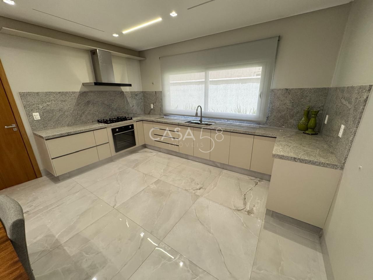 Sobrado de Luxo à Venda no Alphaville Araguaia - 5 suites - 2 lavabos - 403m²