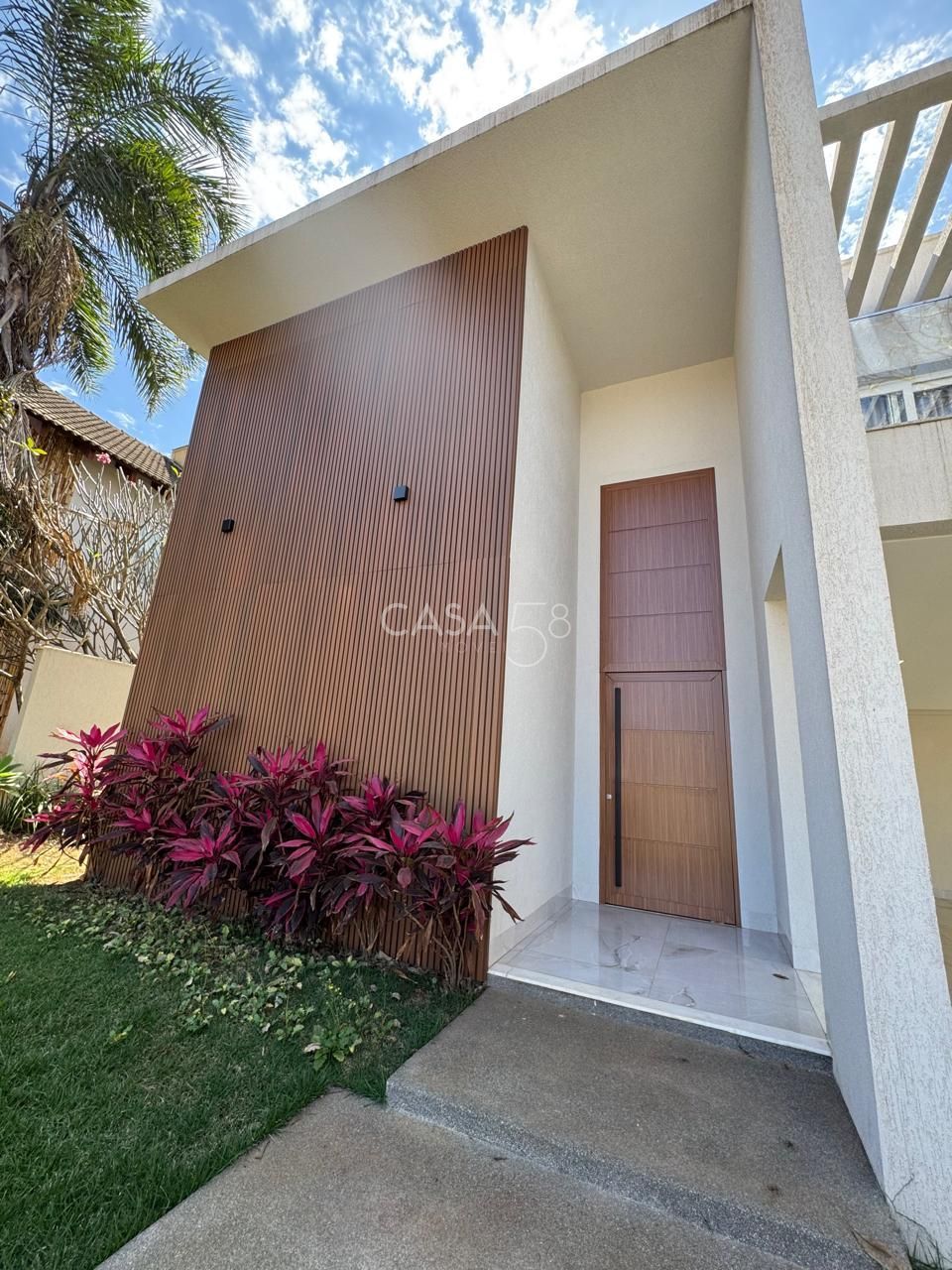 Sobrado de Luxo à Venda no Alphaville Araguaia - 5 suites - 2 lavabos - 403m²