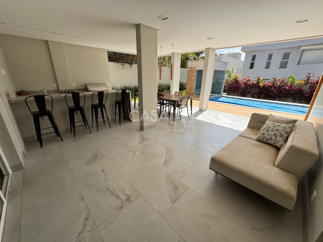 Sobrado de Luxo à Venda no Alphaville Araguaia - 5 suites - 2 lavabos - 403m²