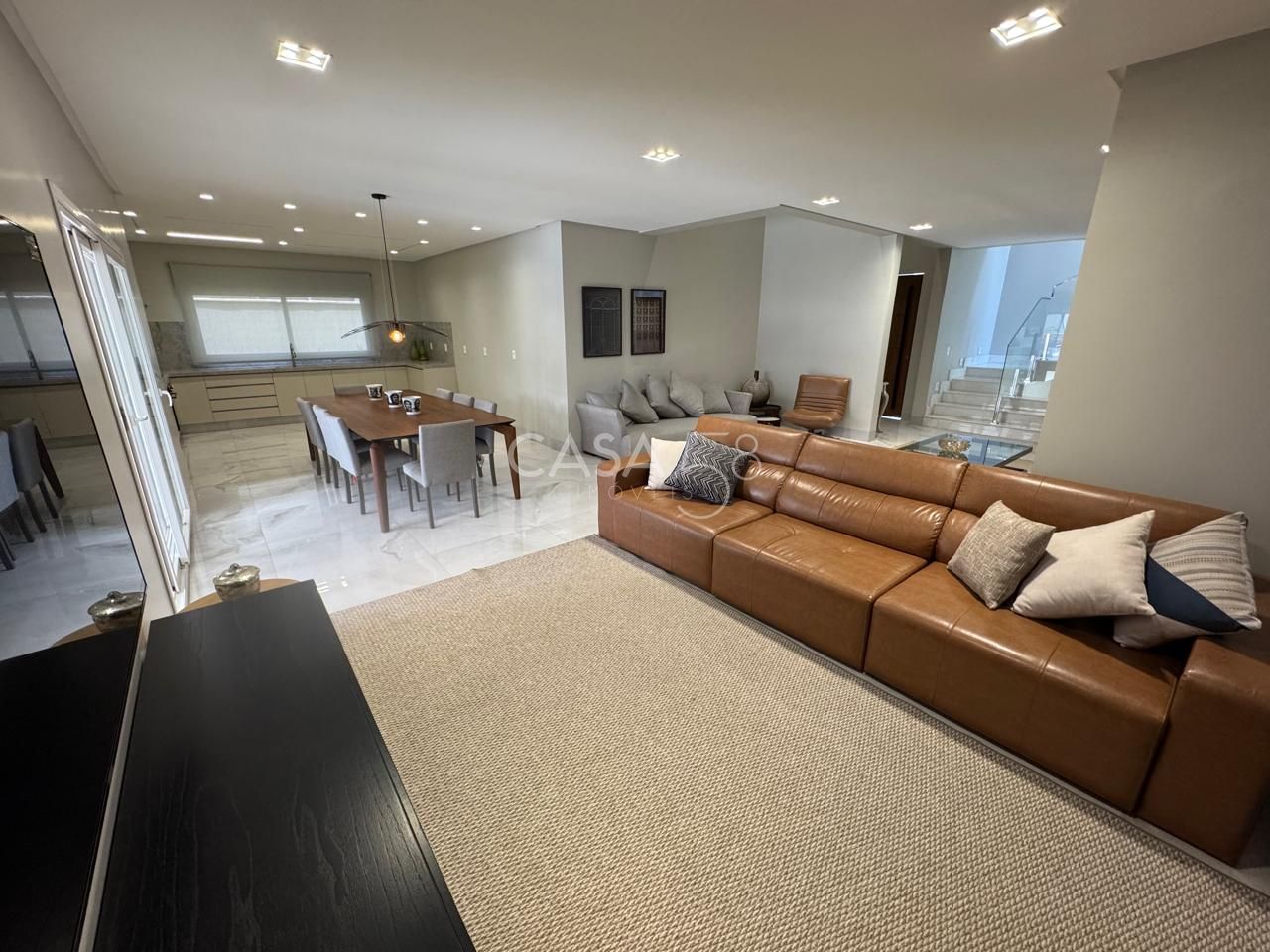 Sobrado de Luxo à Venda no Alphaville Araguaia - 5 suites - 2 lavabos - 403m²