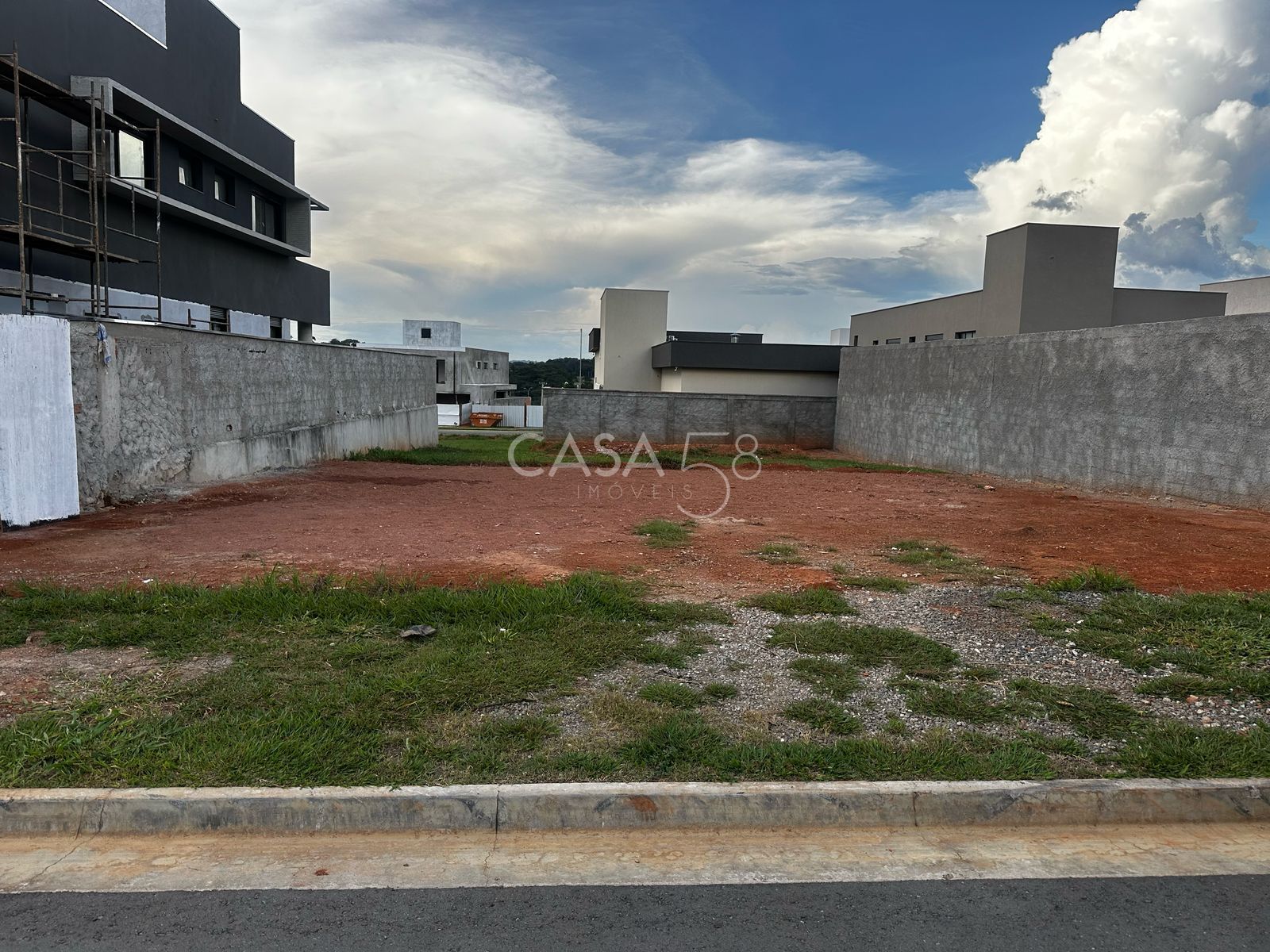 Vendo Lote no Jardins França – Excelente Localização e Pronto para Construir