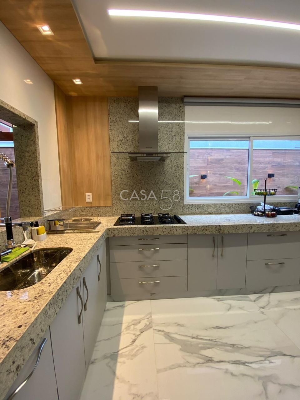 Casa Térrea de Alto Padrão no Jardins Verona – Goiânia/GO | 4 Suítes, Piscina