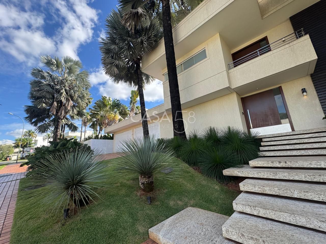 Sobrado de luxo no Alphaville Cruzeiro, 4 suítes, lote 1.800 m², const. 700 m²