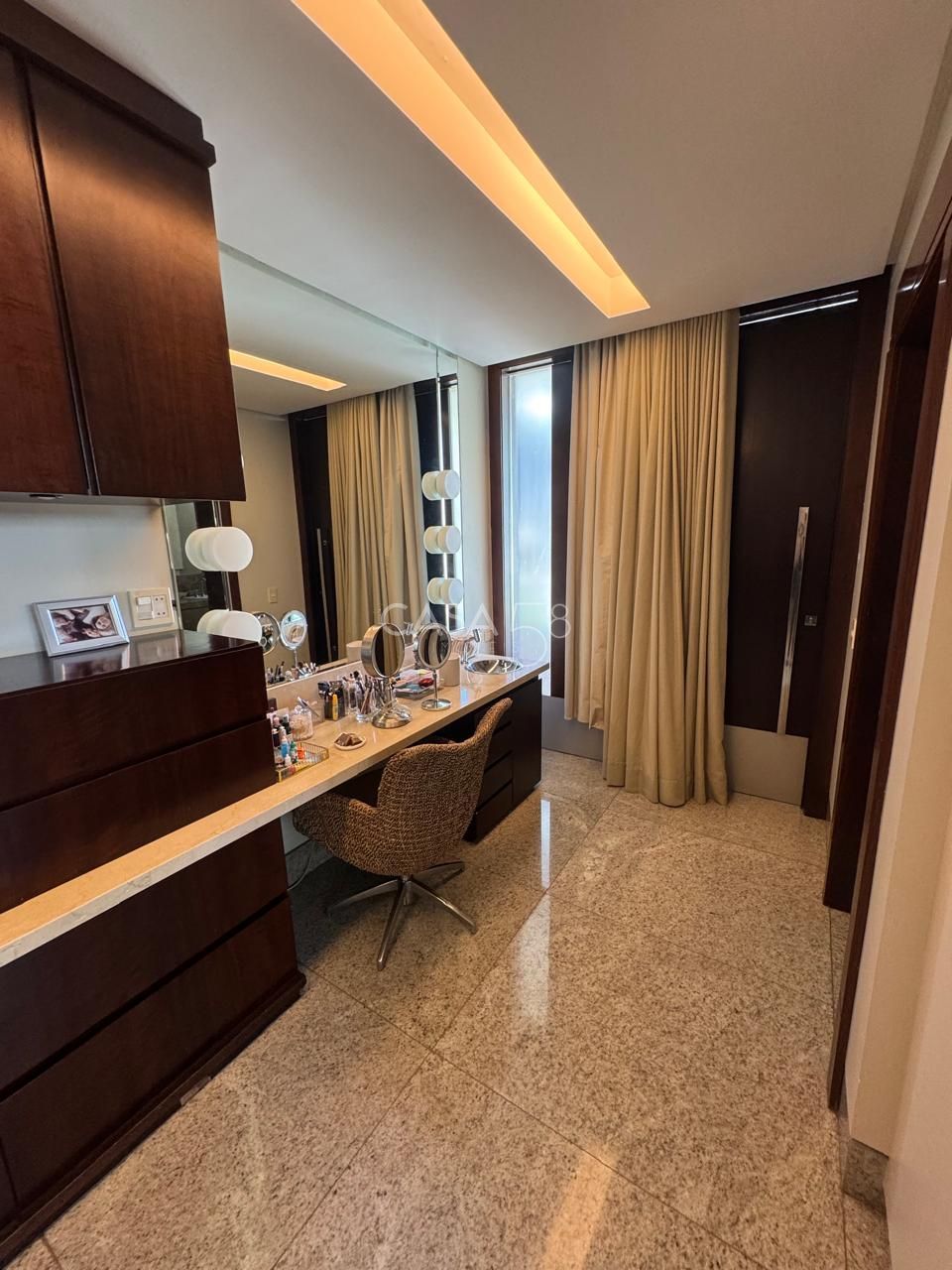 Sobrado de luxo no Alphaville Cruzeiro, 4 suítes, lote 1.800 m², const. 700 m²