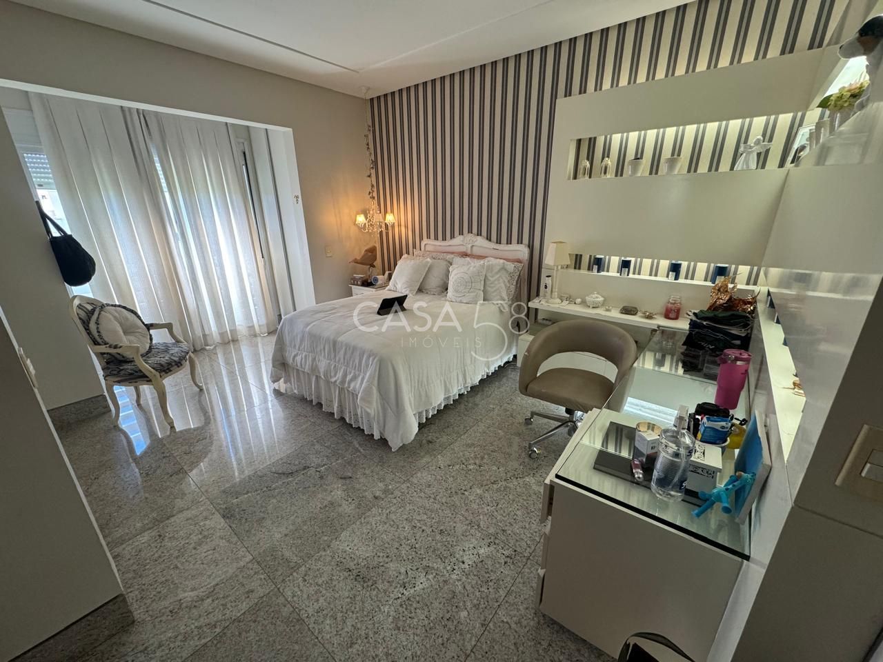 Sobrado de luxo no Alphaville Cruzeiro, 4 suítes, lote 1.800 m², const. 700 m²