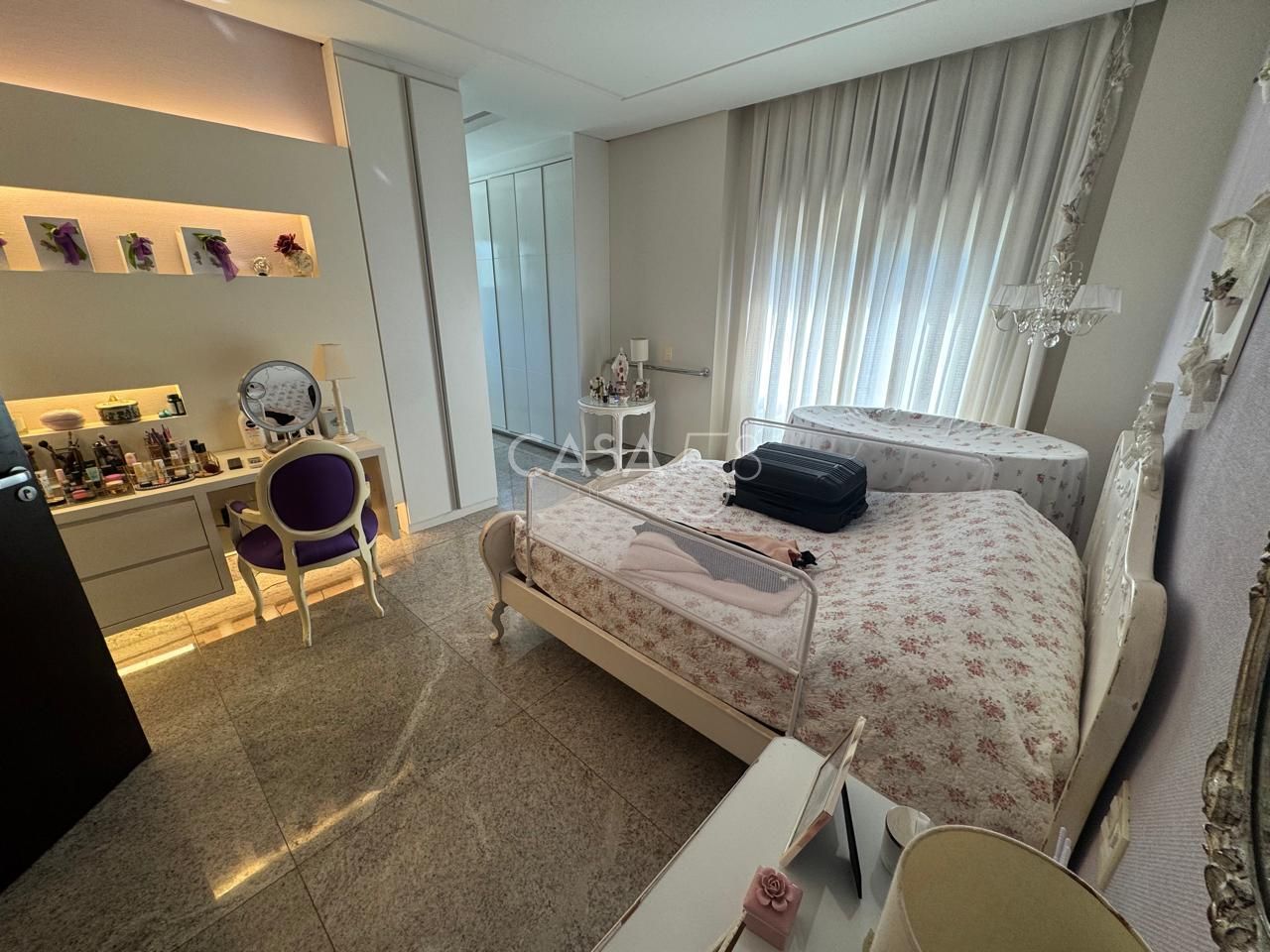 Sobrado de luxo no Alphaville Cruzeiro, 4 suítes, lote 1.800 m², const. 700 m²