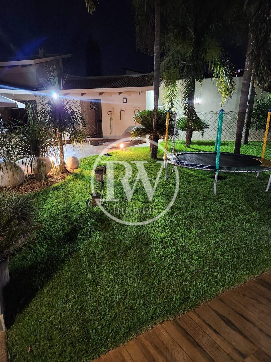 Sobrado à Venda no Setor Sul – 6 Suítes – 550m² – Luxo e Conforto em Goiânia