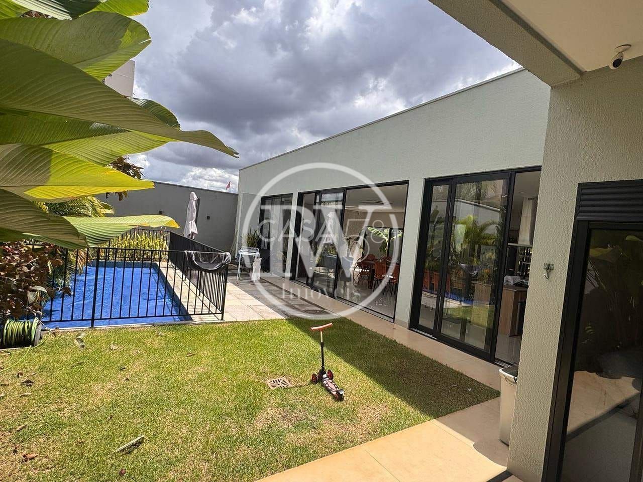 Casa Térrea de Alto Padrão à Venda no Jardim América, 5 Suítes 505m² de Terreno