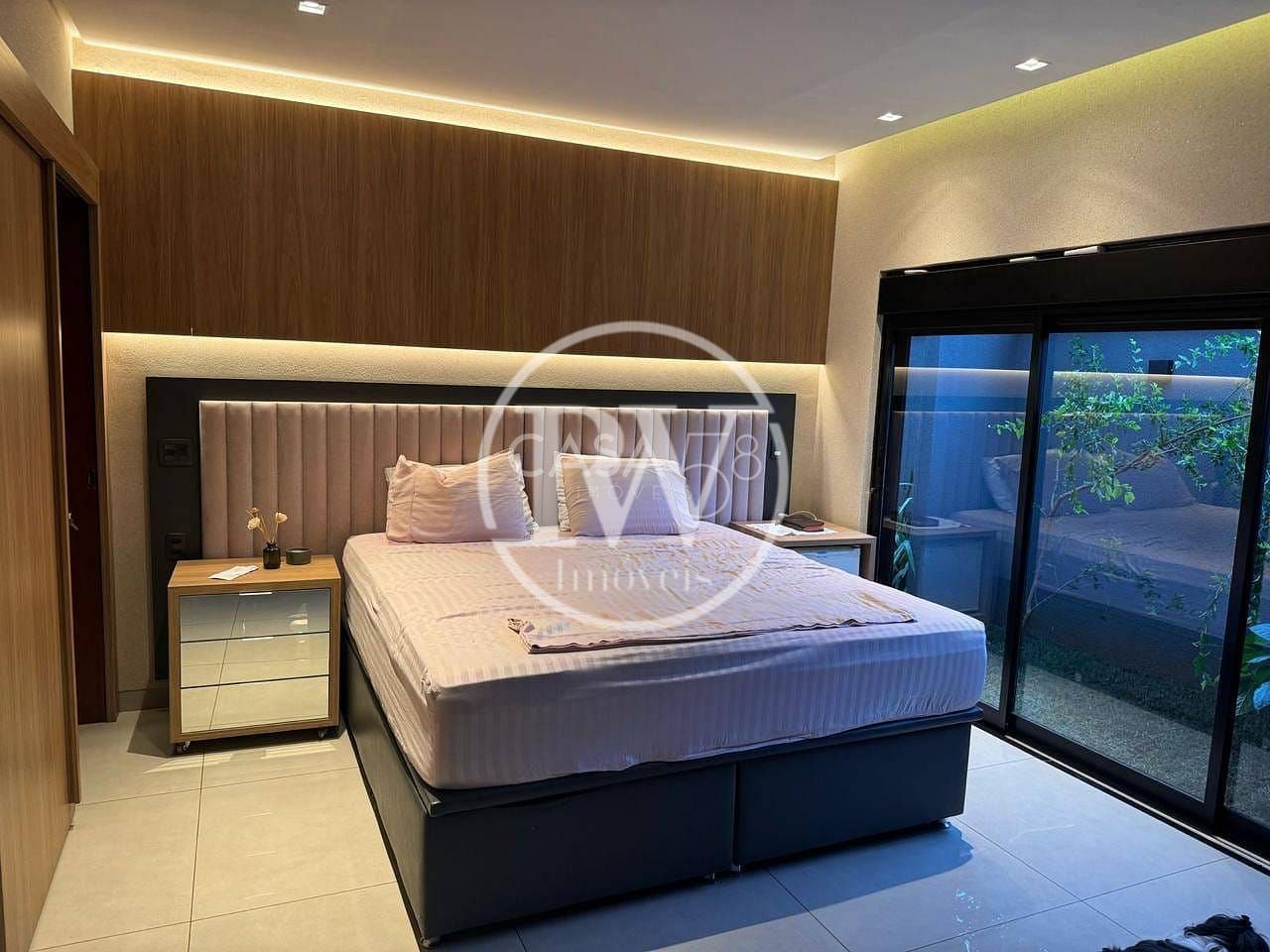 Casa Térrea de Alto Padrão à Venda no Jardim América, 5 Suítes 505m² de Terreno