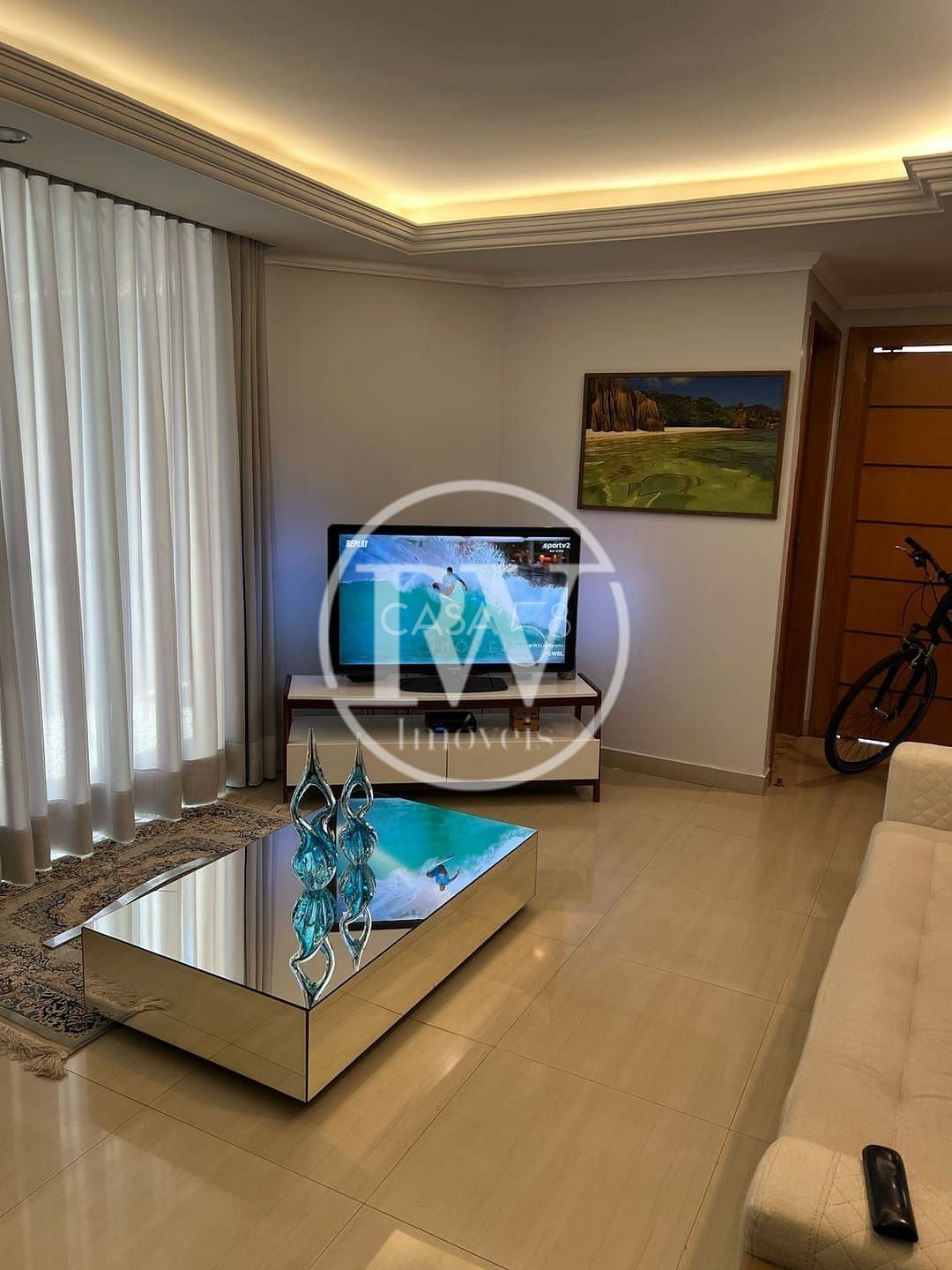 Casa à Venda no Jardim Planalto em Goiânia – 3 Quartos, Piscinas, Energia Solar