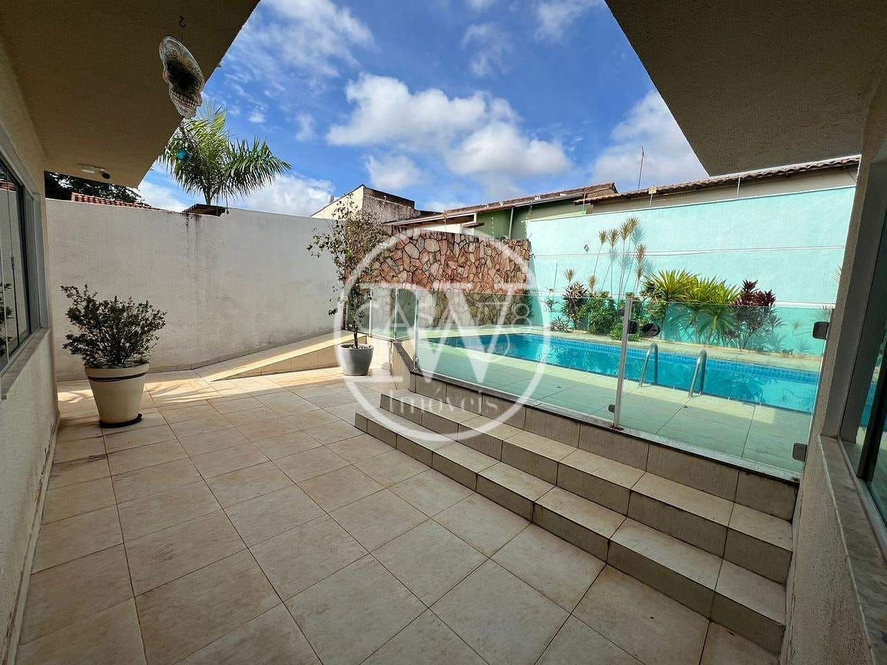 Casa à Venda no Jardim Planalto em Goiânia – 3 Quartos, Piscinas, Energia Solar