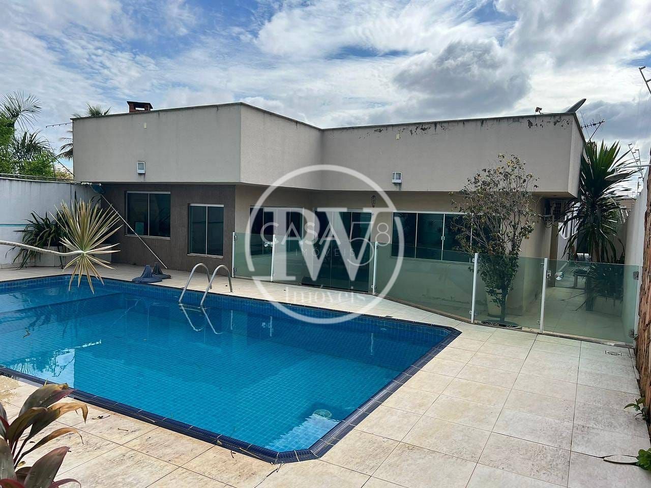 Casa à Venda no Jardim Planalto em Goiânia – 3 Quartos, Piscinas, Energia Solar