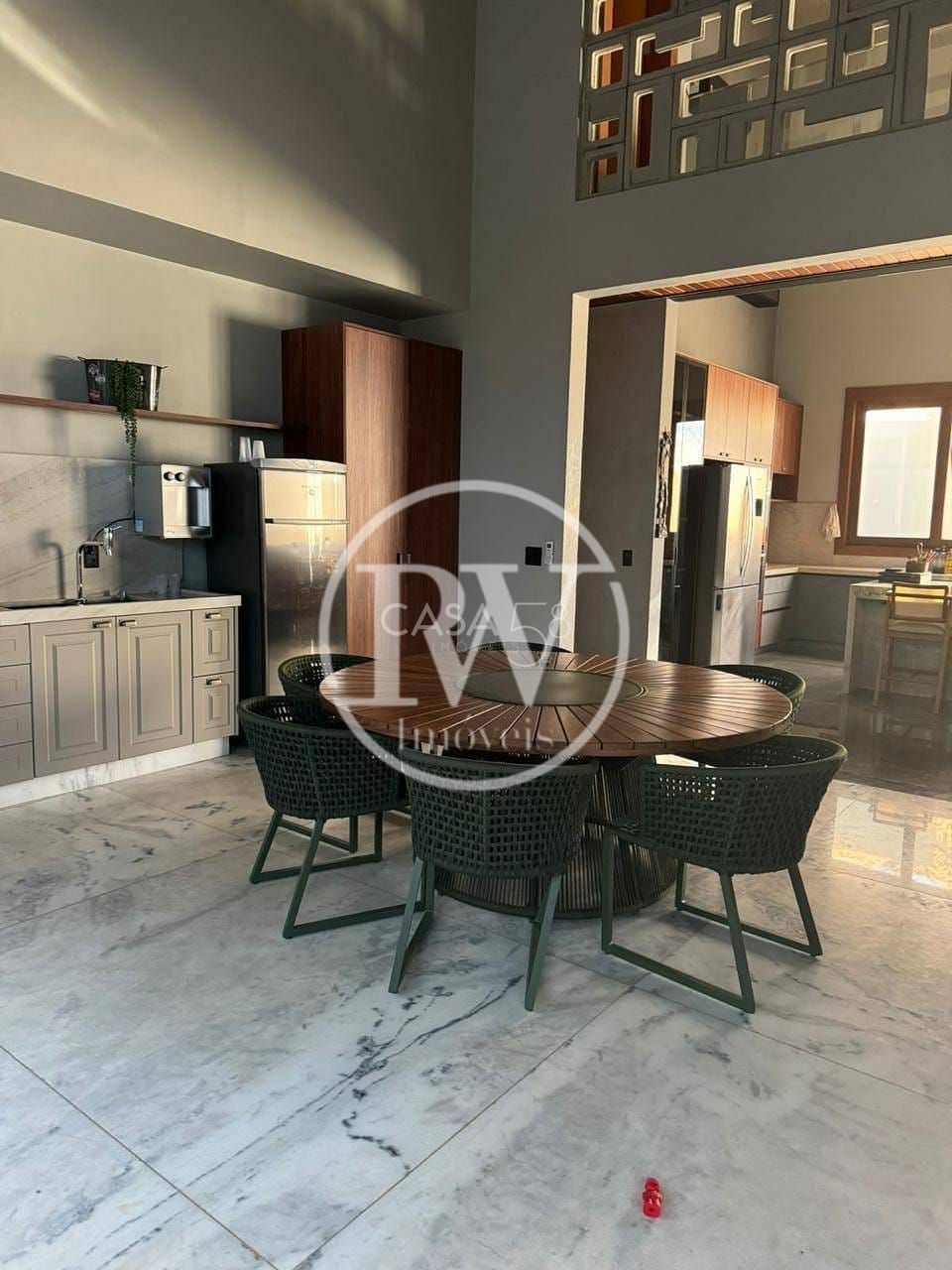 Sobrado de Alto Padrão no Jardins Itália – 460 m² construído | Lote de 582 m²