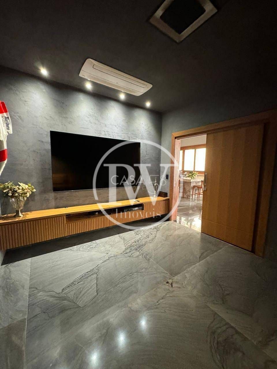 Sobrado de Alto Padrão no Jardins Itália – 460 m² construído | Lote de 582 m²