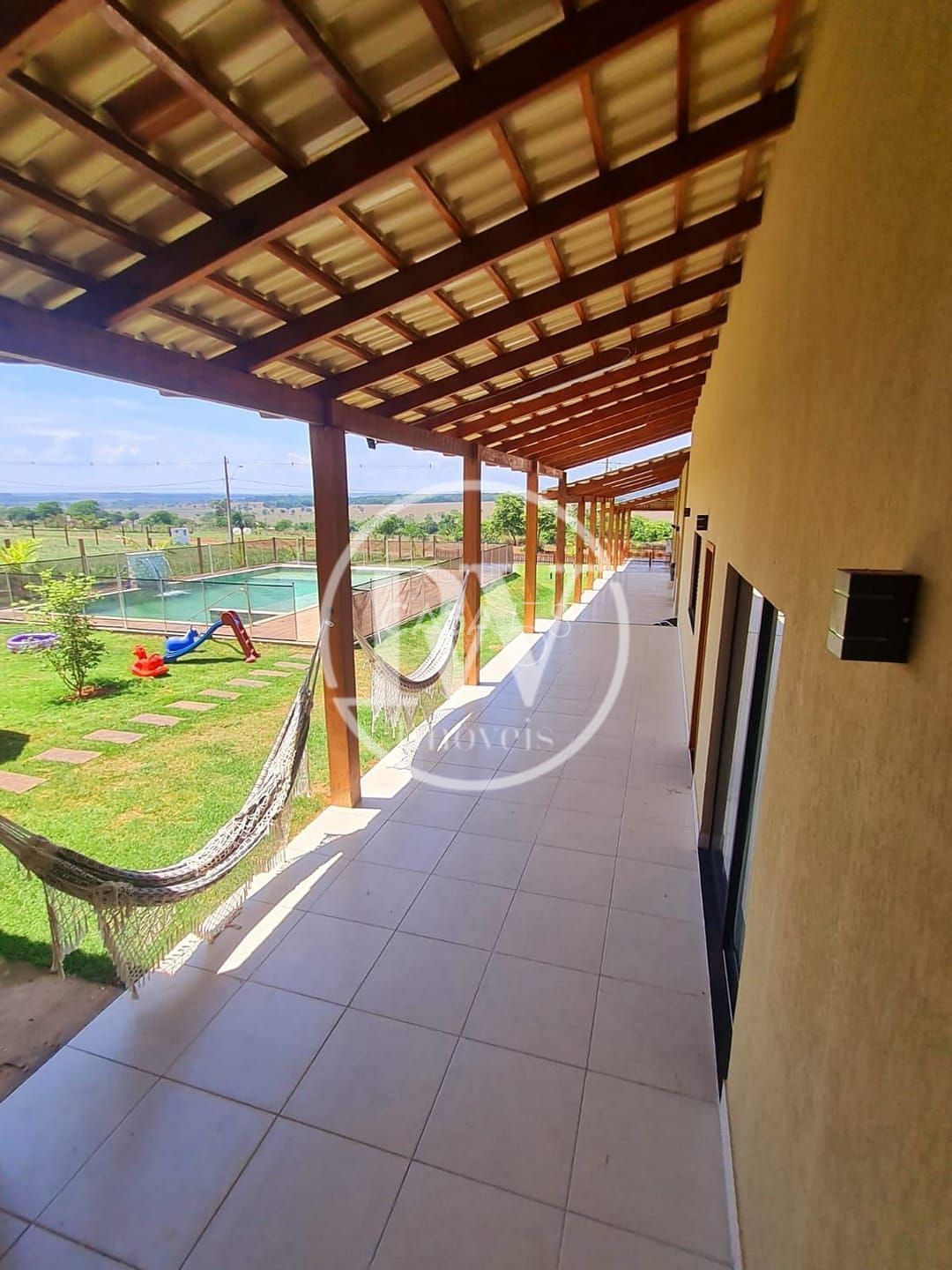 Casa em Condomínio Fechado à Venda – 6 Suítes – 430 m² Construídos – 1.500 m²