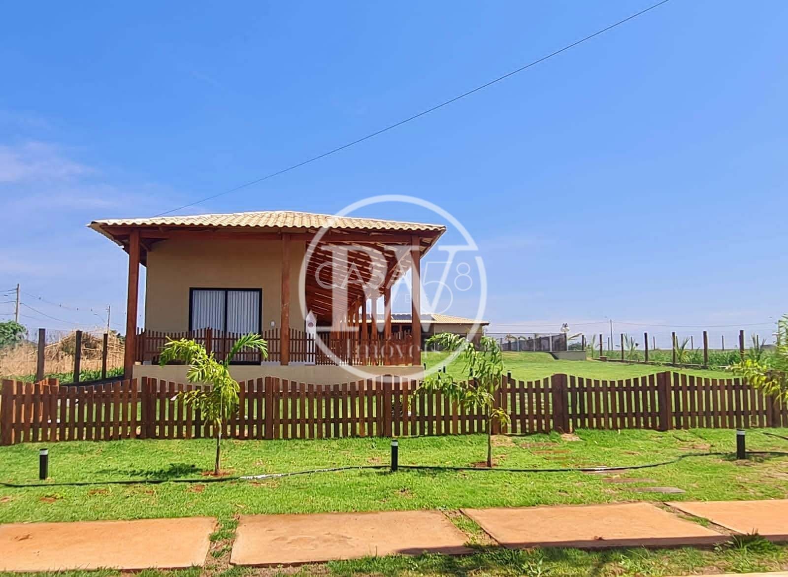 Casa em Condomínio Fechado à Venda – 6 Suítes – 430 m² Construídos – 1.500 m²