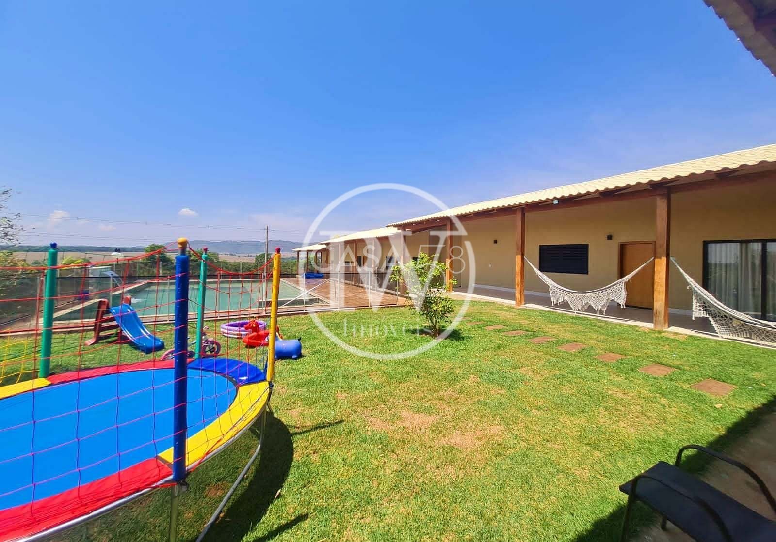 Casa em Condomínio Fechado à Venda – 6 Suítes – 430 m² Construídos – 1.500 m²