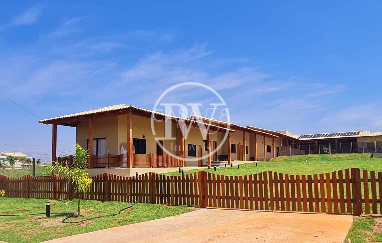 Casa em Condomínio Fechado à Venda – 6 Suítes – 430 m² Construídos – 1.500 m²