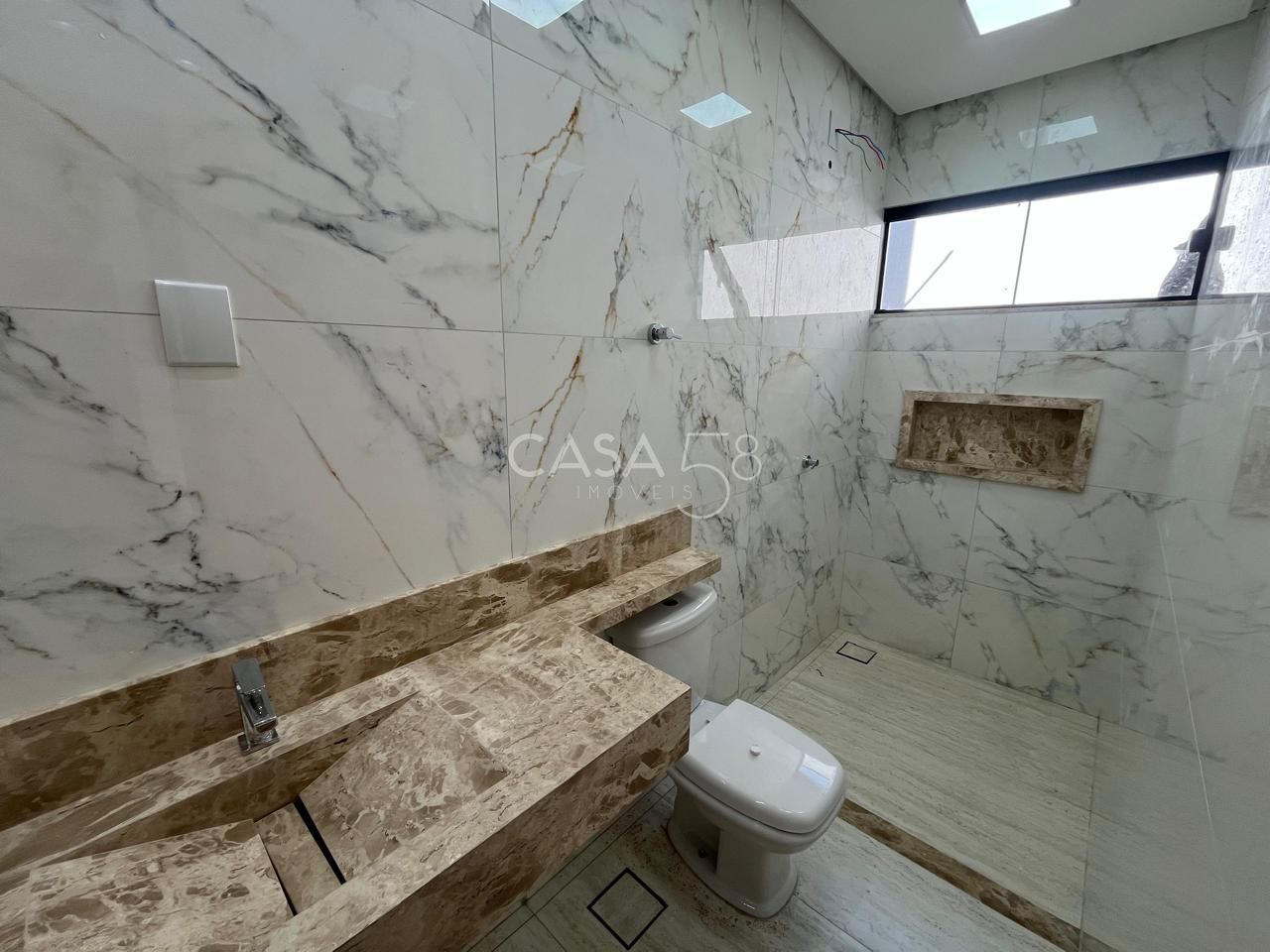 Casa de Alto Padrão – 4 Suítes Plenas