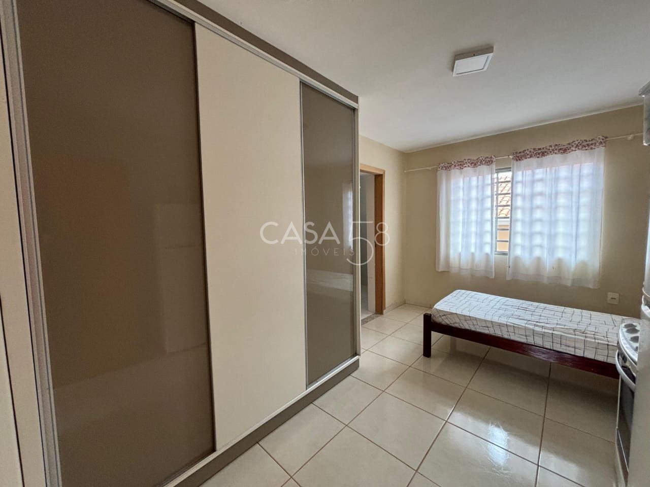 Casa Sobrado, 6 Quartos com closet proximo ao Shoppyng Passeio das Aguas em Goiâ