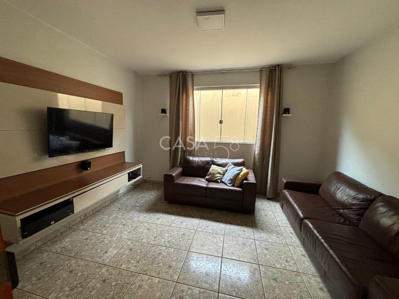 Casa Sobrado, 6 Quartos com closet proximo ao Shoppyng Passeio das Aguas em Goiâ