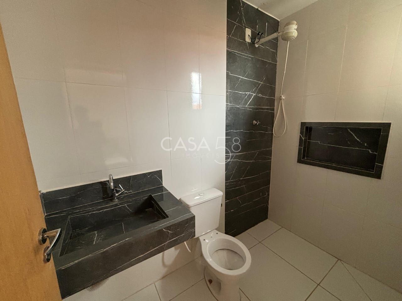 Casa Sobrado, 6 Quartos com closet proximo ao Shoppyng Passeio das Aguas em Goiâ