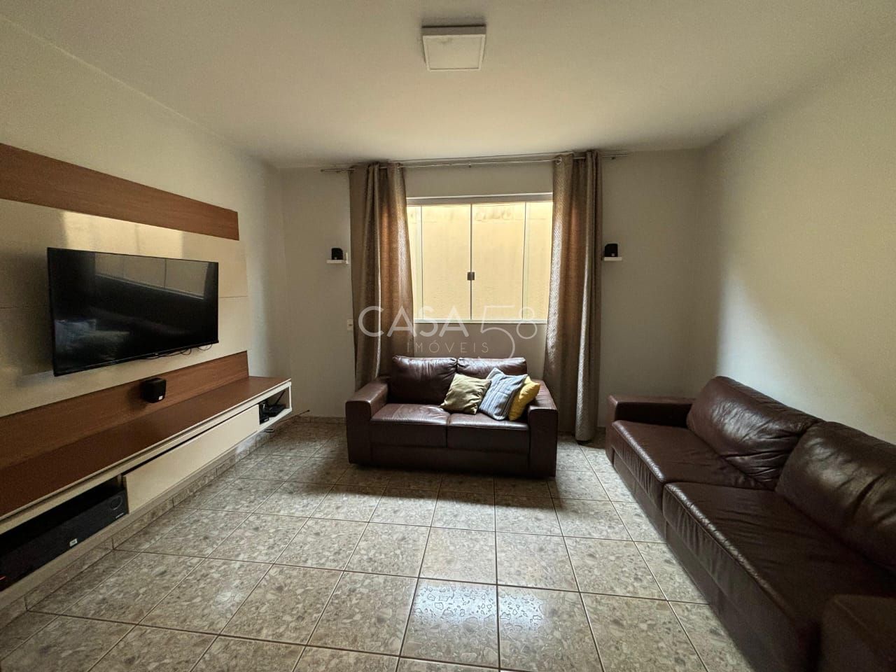 Casa Sobrado, 6 Quartos com closet proximo ao Shoppyng Passeio das Aguas em Goiâ