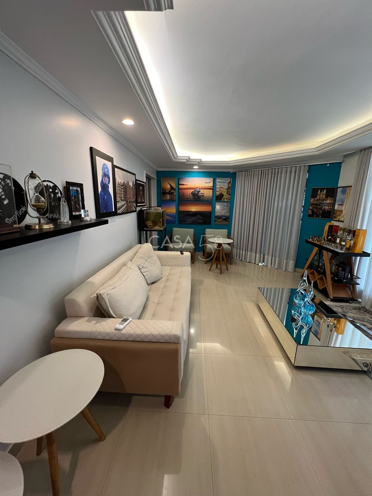 Casa à venda com 3 quartos, suíte com closet, piscina e energia solar