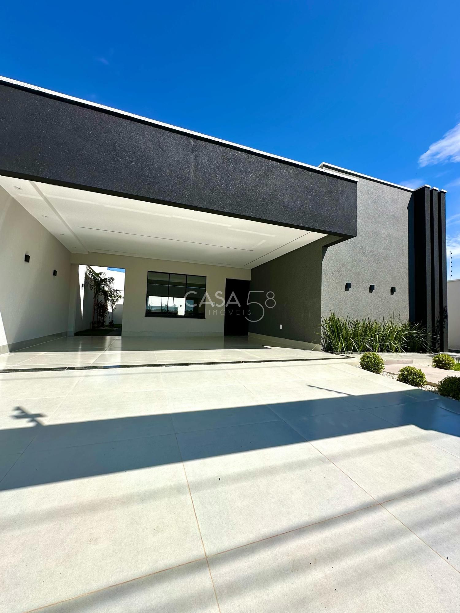 Casa moderna à venda no Residencial Monte Cristo – 3 quartos, suíte, quintal