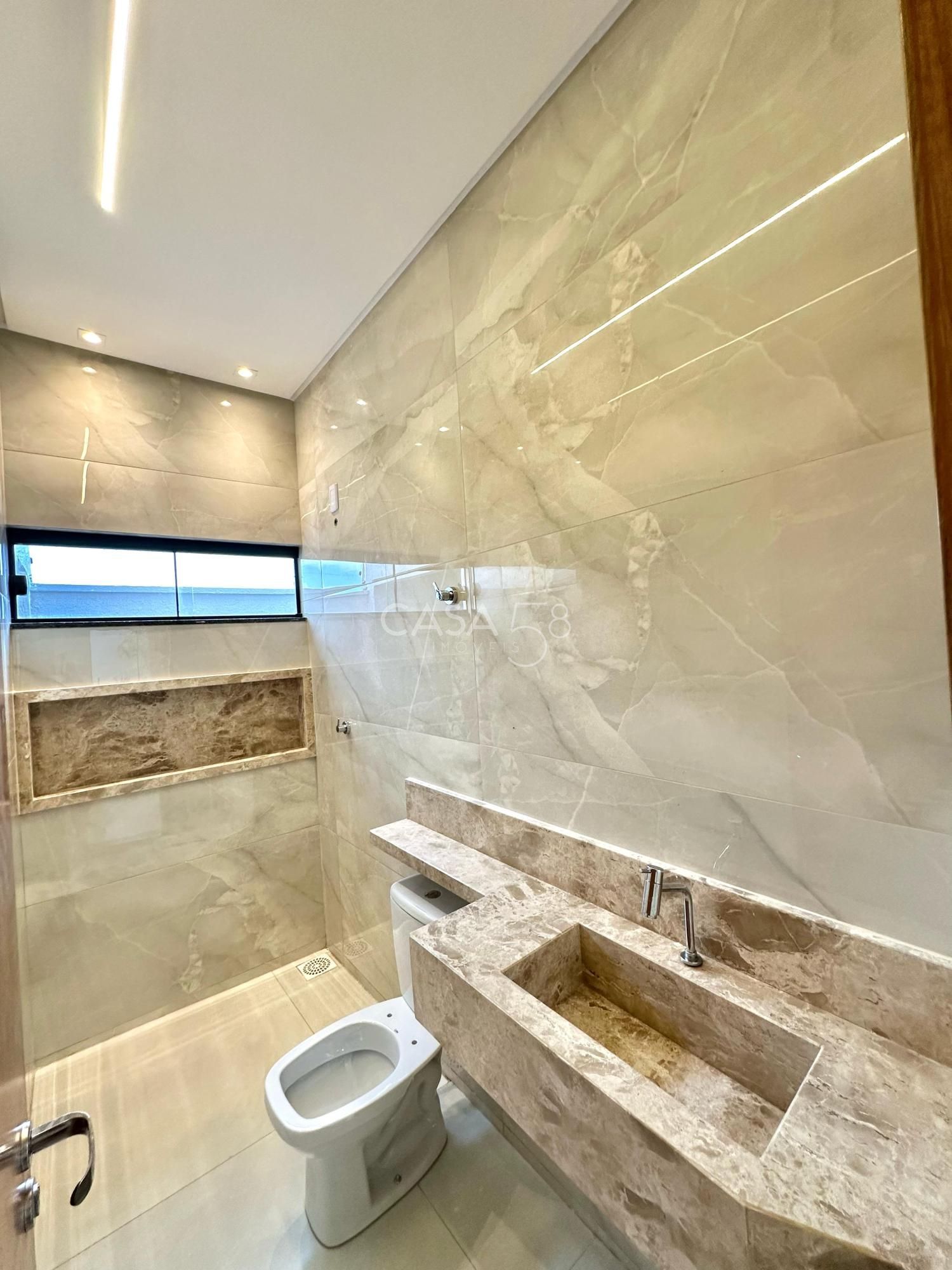 Casa moderna à venda no Residencial Monte Cristo – 3 quartos, suíte, quintal