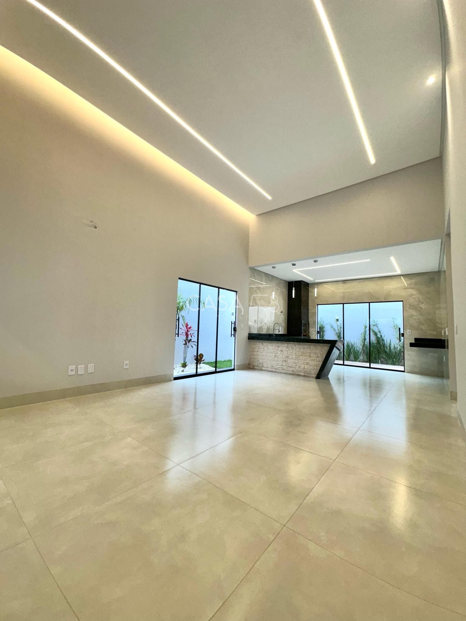 Casa moderna à venda no Residencial Monte Cristo – 3 quartos, suíte, quintal