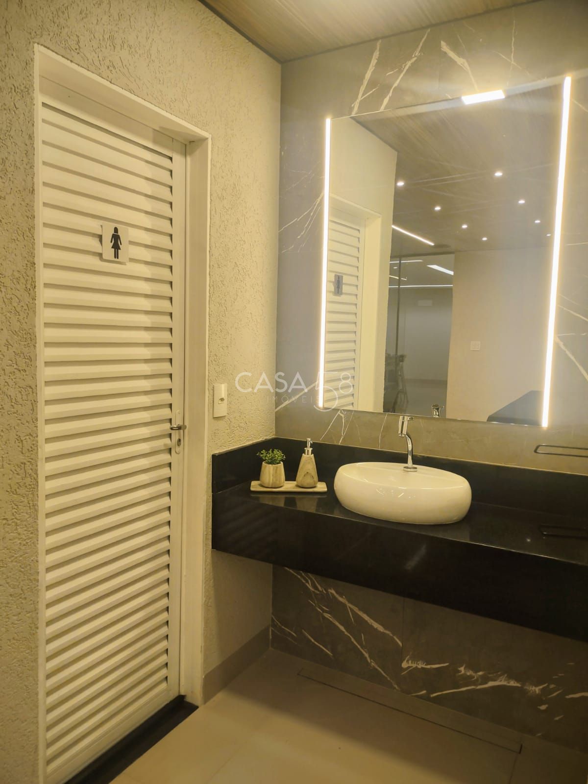 Casa Térrea de Alto Padrão no Setor Bueno – 5 Quartos, 3 Suítes,