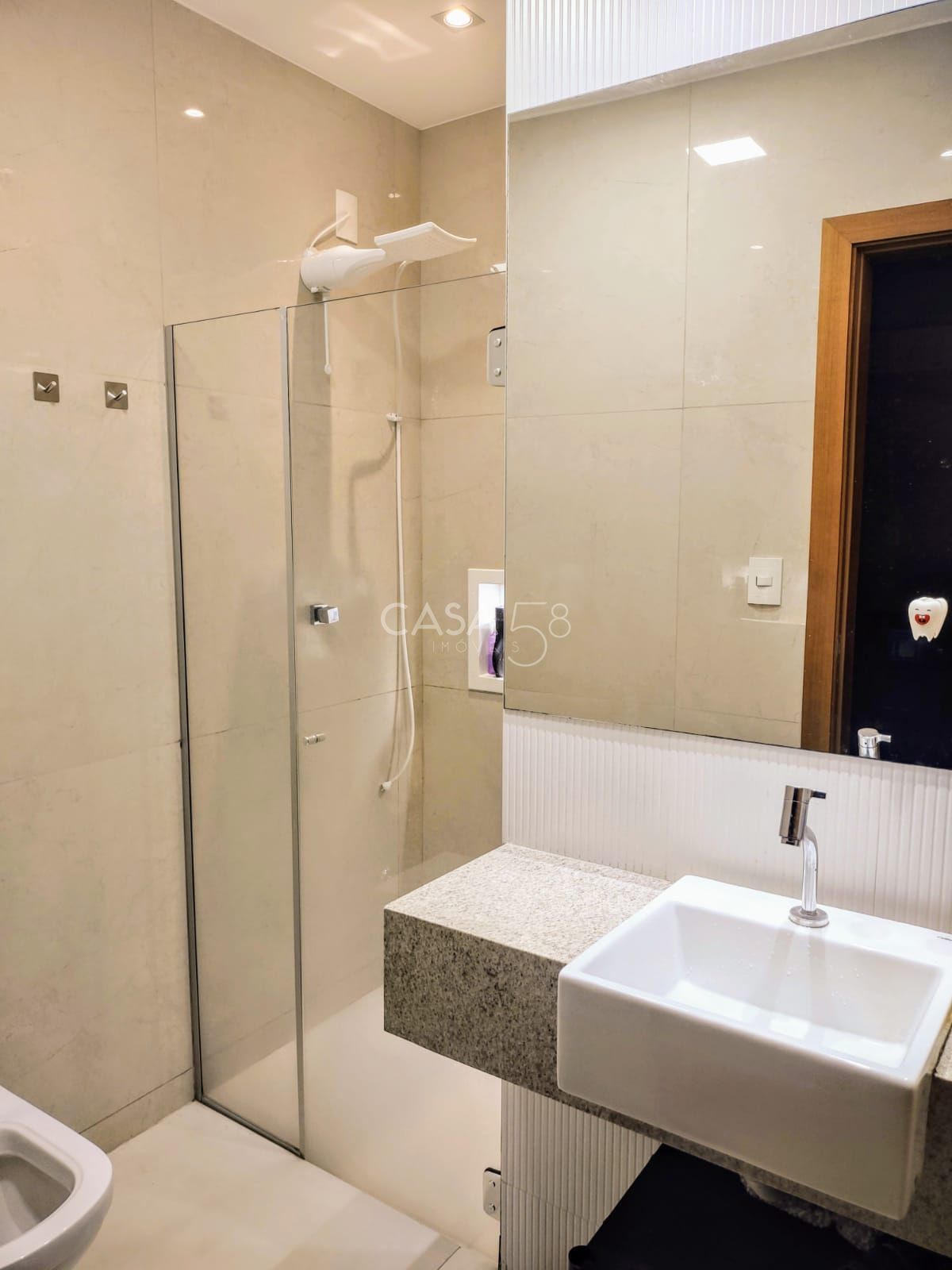 Casa Térrea de Alto Padrão no Setor Bueno – 5 Quartos, 3 Suítes,