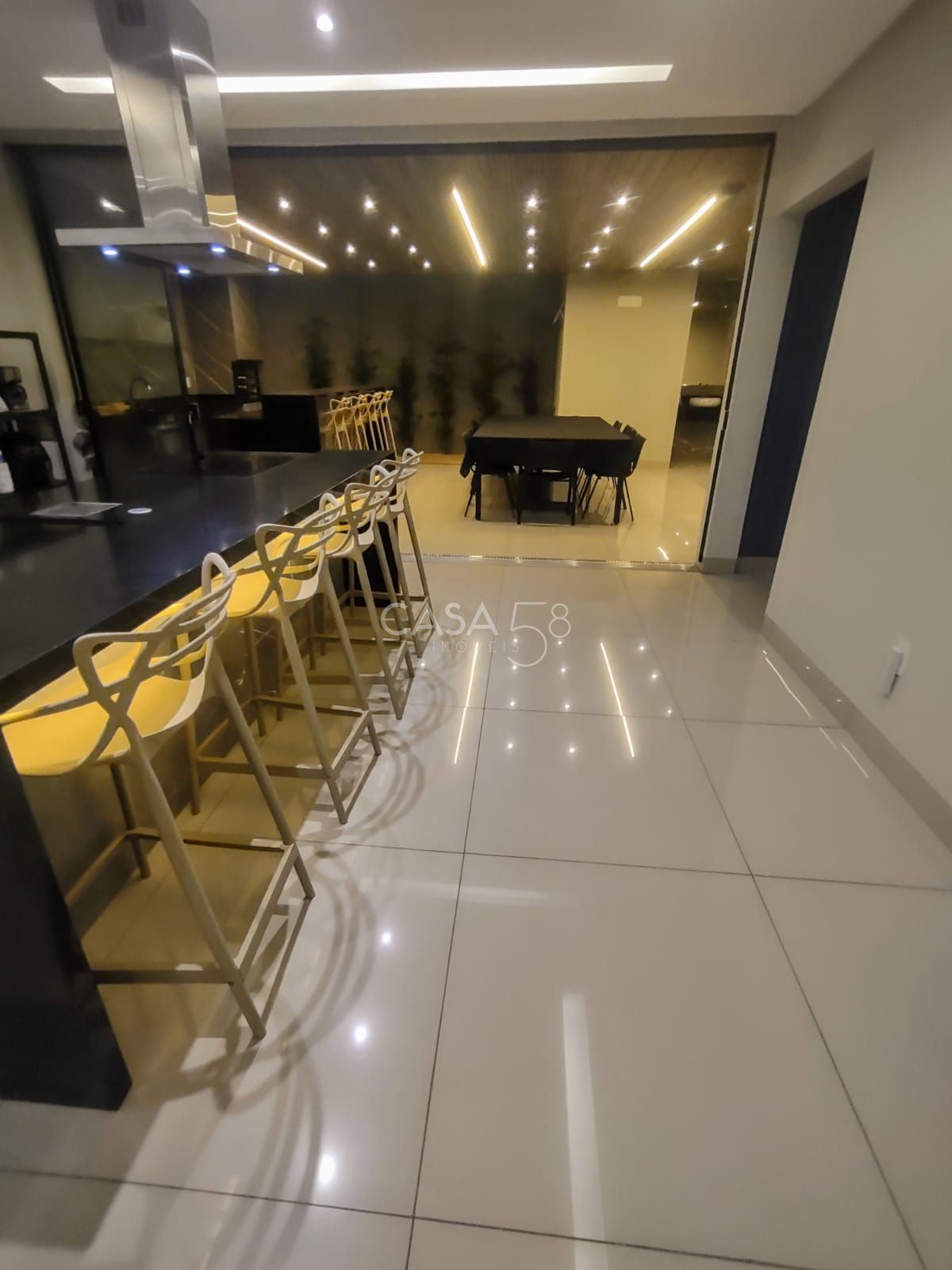 Casa Térrea de Alto Padrão no Setor Bueno – 5 Quartos, 3 Suítes,