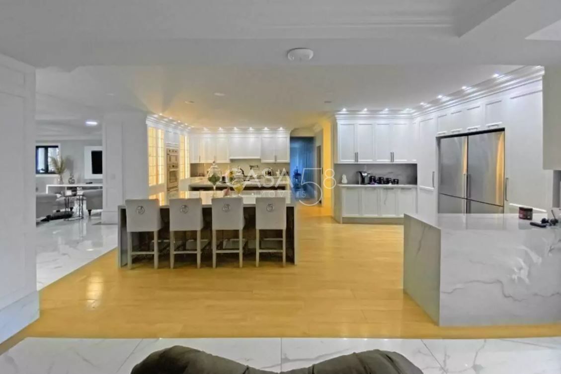 Sobrado Mansão de Luxo em condominio fechado, sendo 07 quarttos e 7  Suítes, em