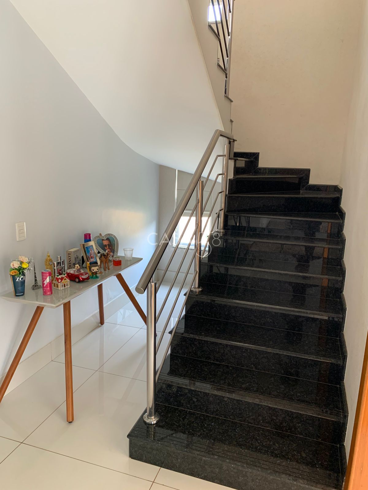 Sobrado de Esquina à Venda no Jardins Madri |3 suites| Piscina | – Goiânia/GO