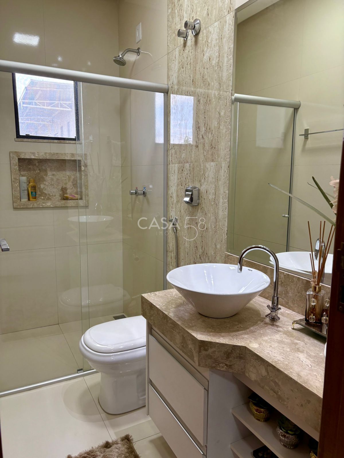 Sobrado Espaçoso no Jardim Atlântico – Alto Padrão e Localização Privilegiada