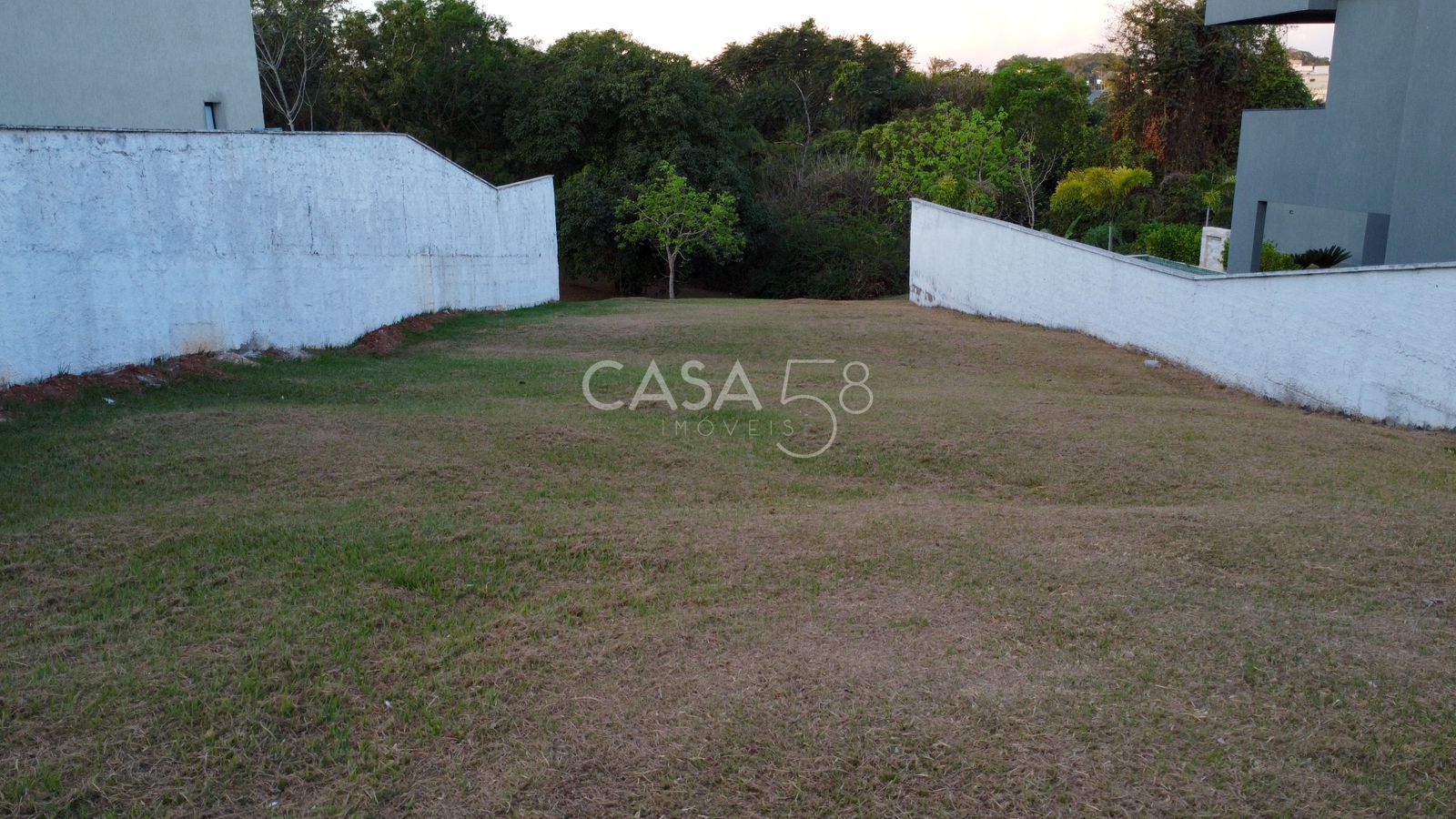 Lote Fundo para Mata no Condomínio do Lago