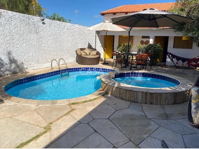 Casa a venda 3 Quartos sendo 3 suites em Pirenopolis-GO.